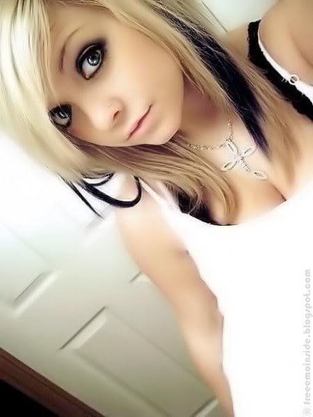 emo, blonde girl posing1